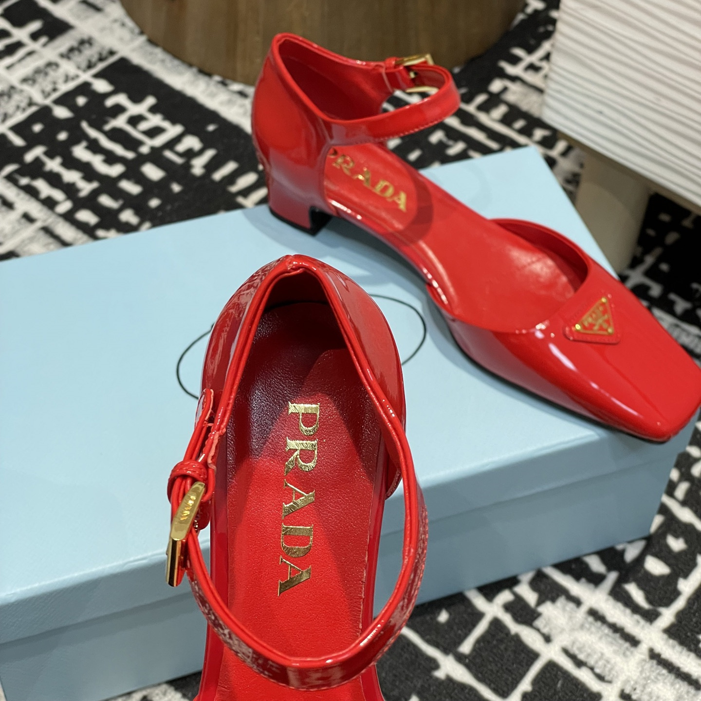 高仿Prada*1l325N方頭粗跟涼鞋3.5CM紅色免檢版