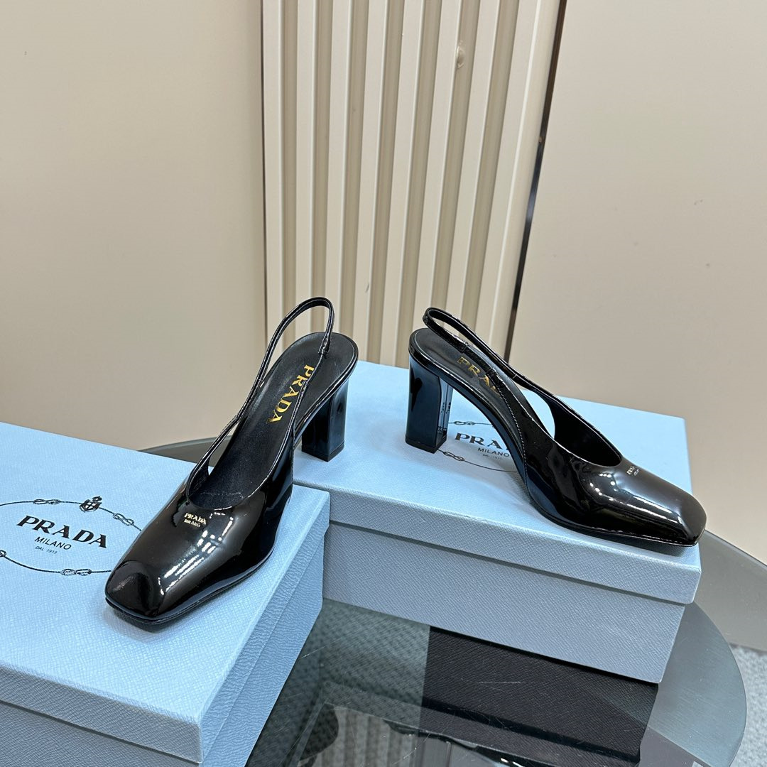 高仿Prada*1I838N方頭粗踭露跟鞋8.5CM漆皮黑色免檢版
