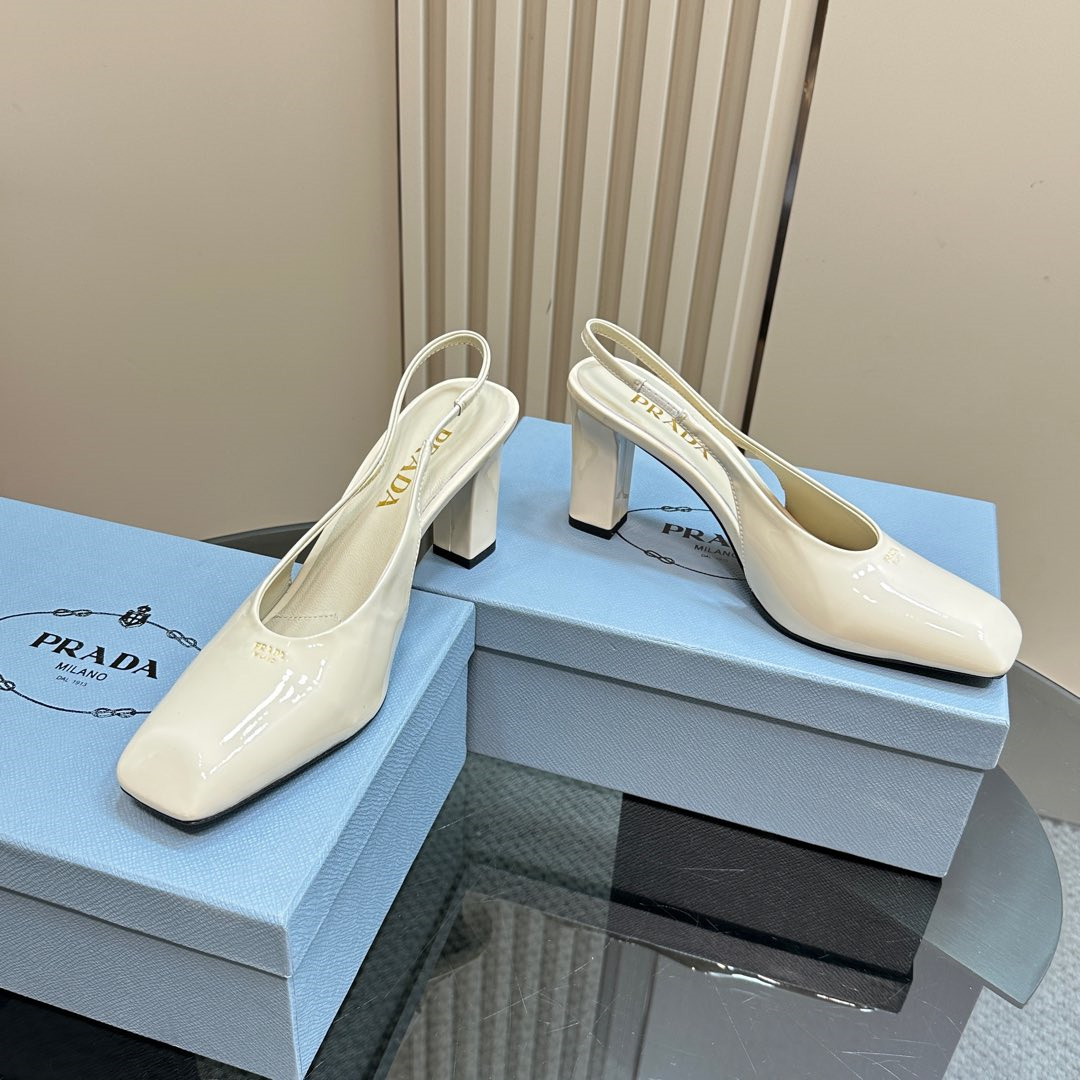 高仿Prada*1I838B方頭粗踭露跟鞋8.5CM漆皮白色免檢版