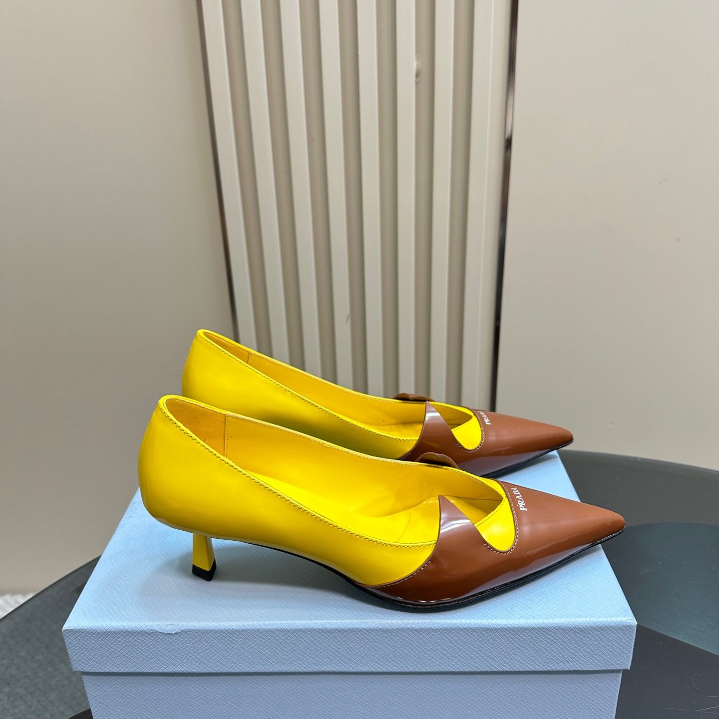 高仿Prada*1I976B尖頭走秀款高踭鞋5.5CM黃色免檢版
