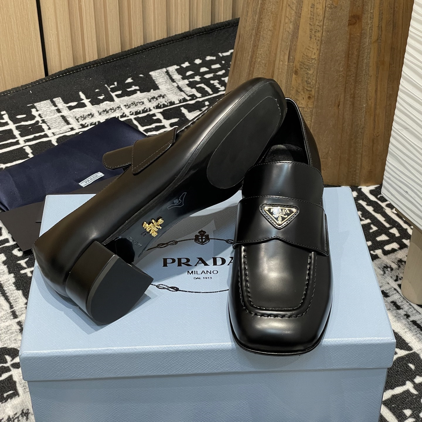 高仿Prada*1D831A方頭套腳樂福鞋3.5CM小牛皮黑色免檢版