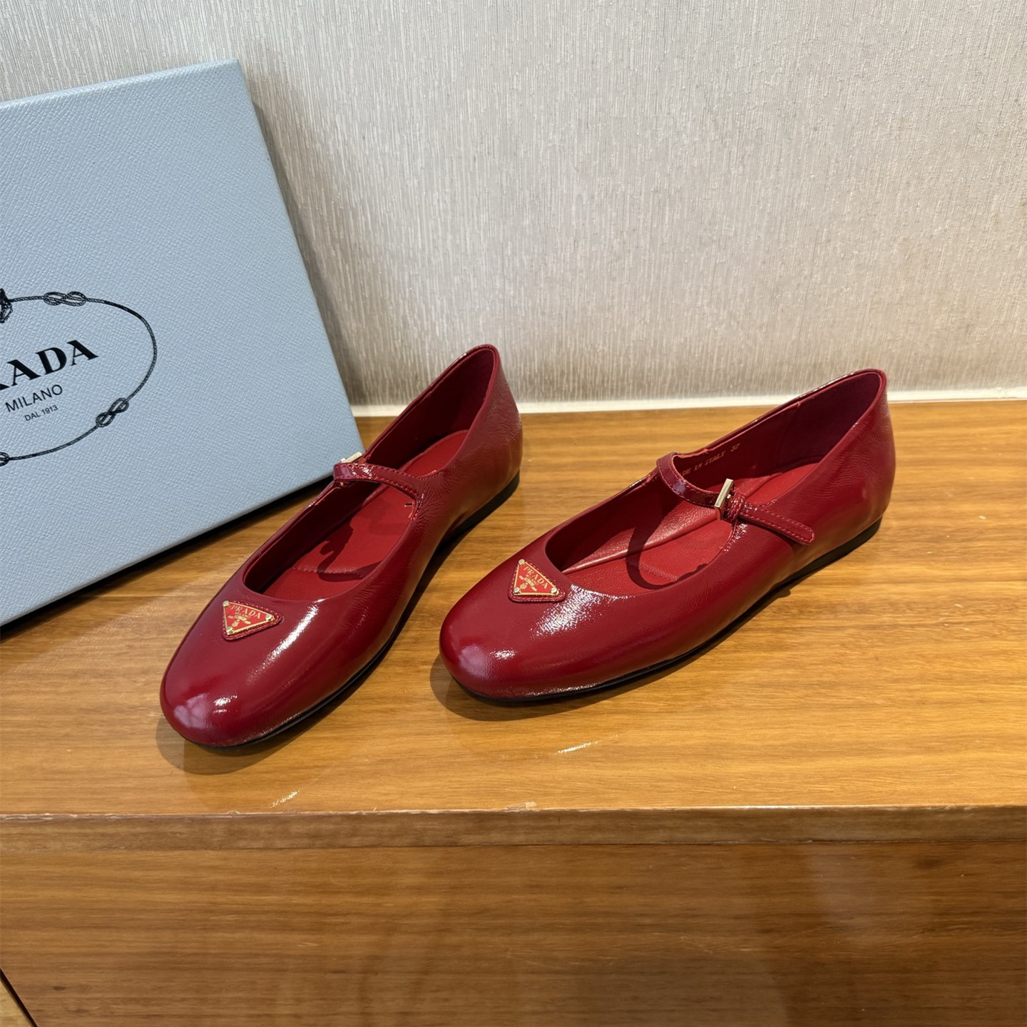 高仿Prada*NewArrival系列1F793A平底瑪麗珍鞋漆皮紅色免檢版