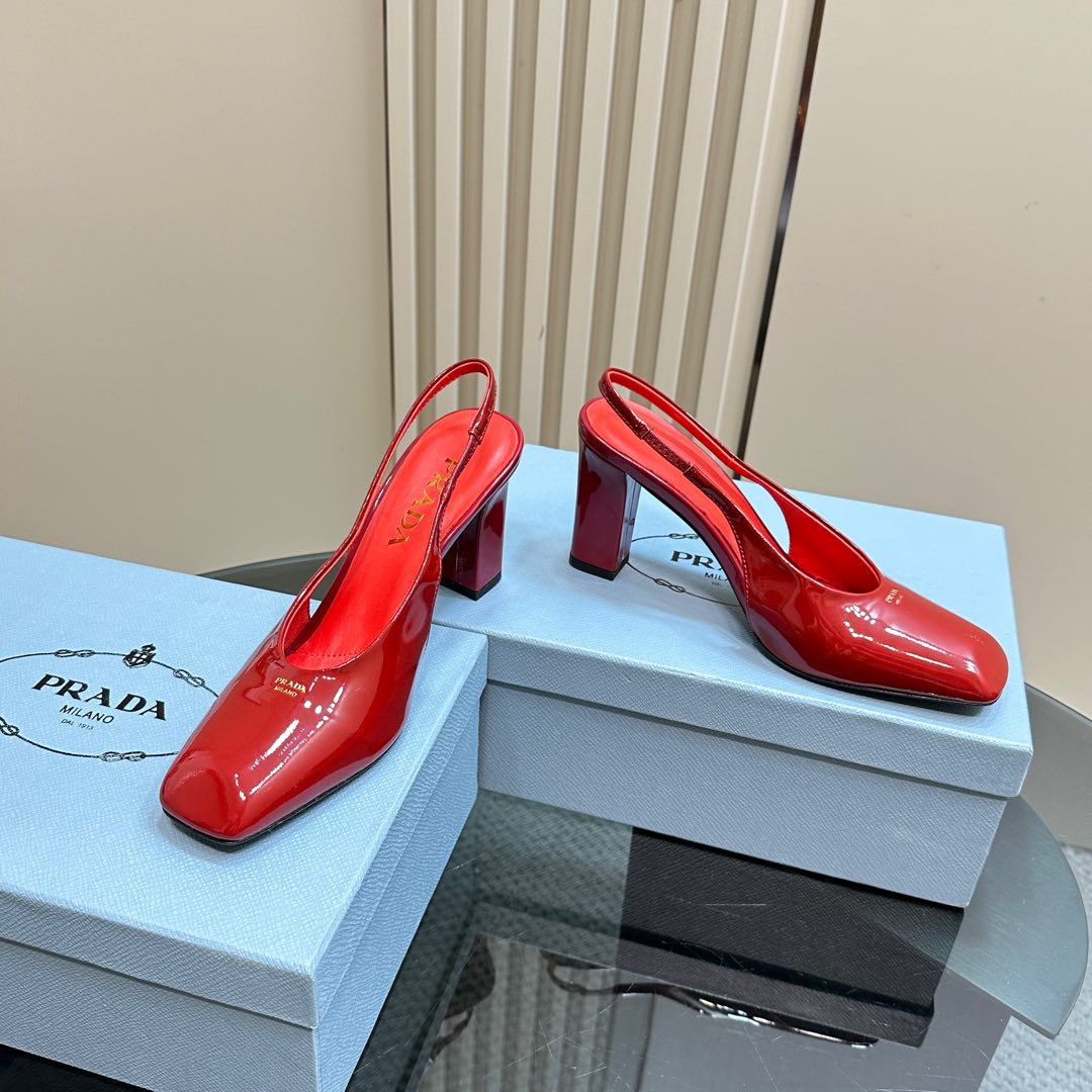 高仿Prada*1I838C方頭粗踭露跟鞋8.5CM漆皮紅色免檢版