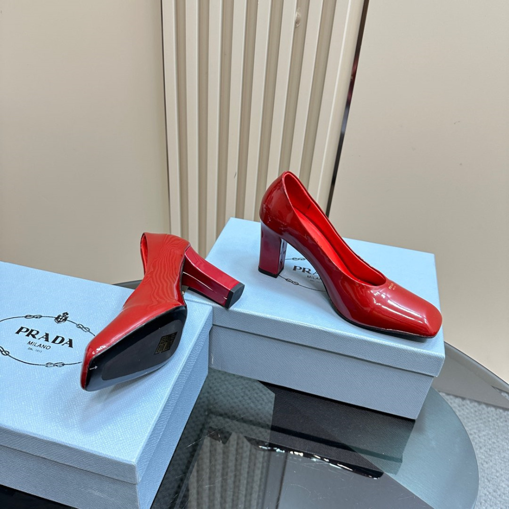 高仿Prada*1I837B方頭粗跟高踭鞋8.5CM漆皮紅色免檢版