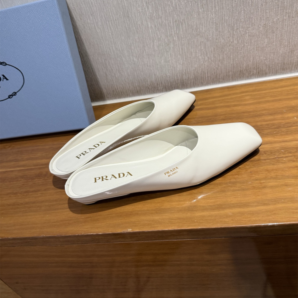 高仿Prada*1S825M方頭皮質休閒拖鞋白色免檢版