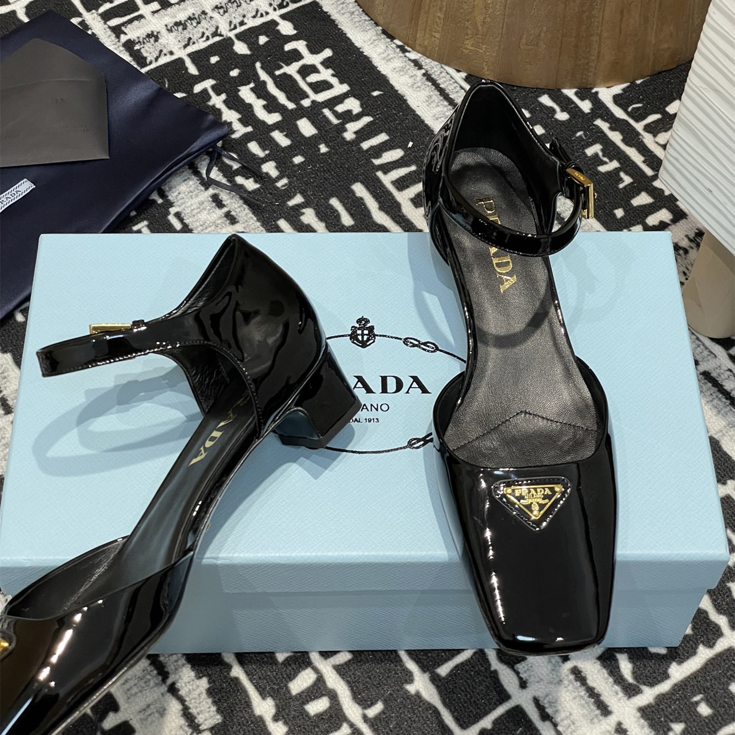 高仿Prada*1l601N方頭粗跟涼鞋3.5CM黑色免檢版