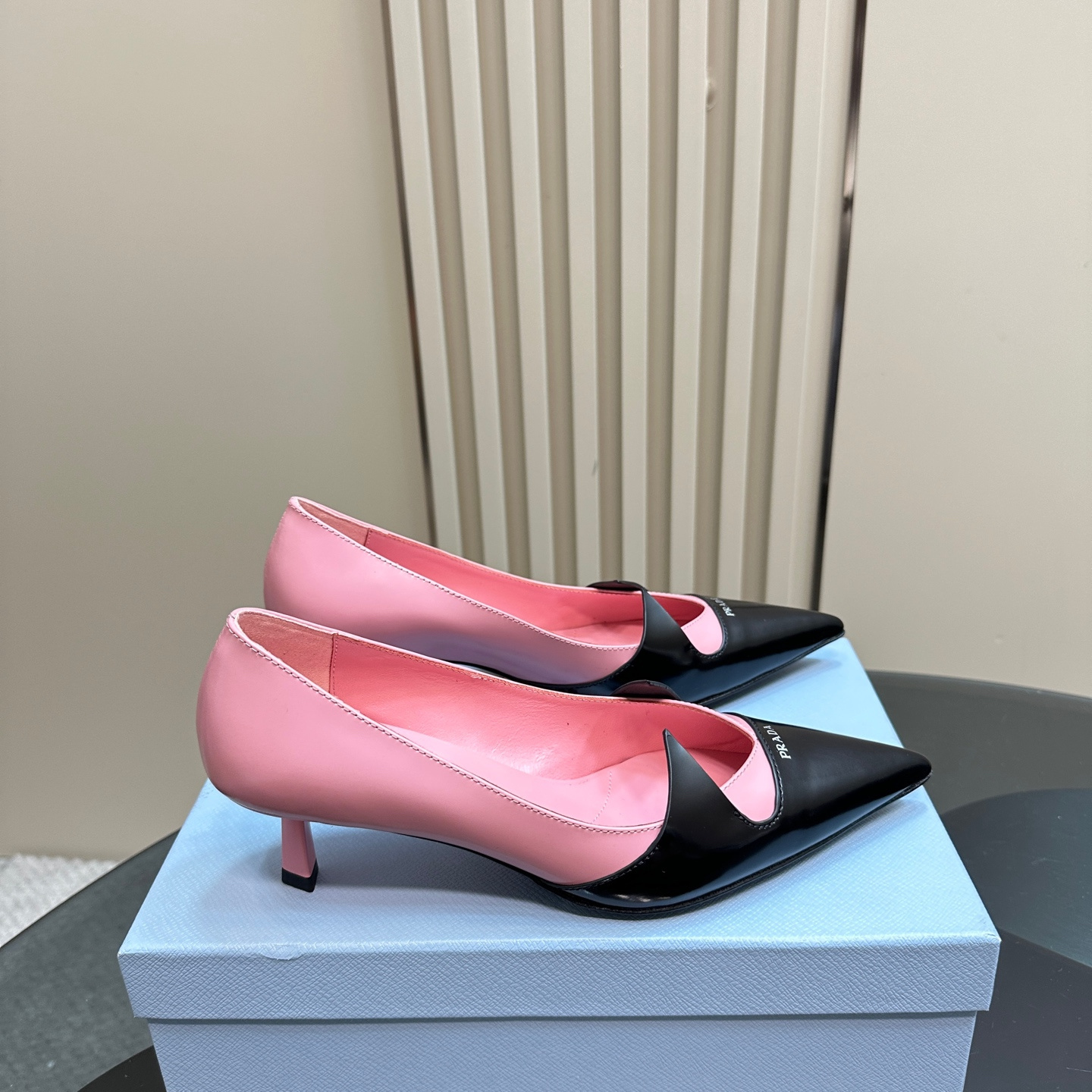 高仿Prada*1I976F尖頭走秀款高踭鞋5.5CM粉色免檢版