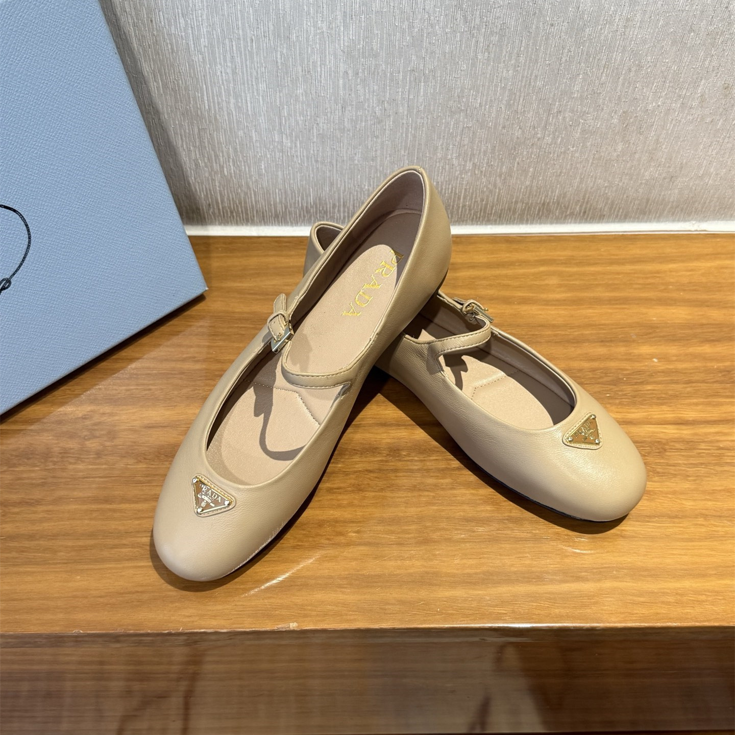 高仿Prada*NewArrival系列1F567M平底瑪麗珍鞋小牛皮膚色免檢版