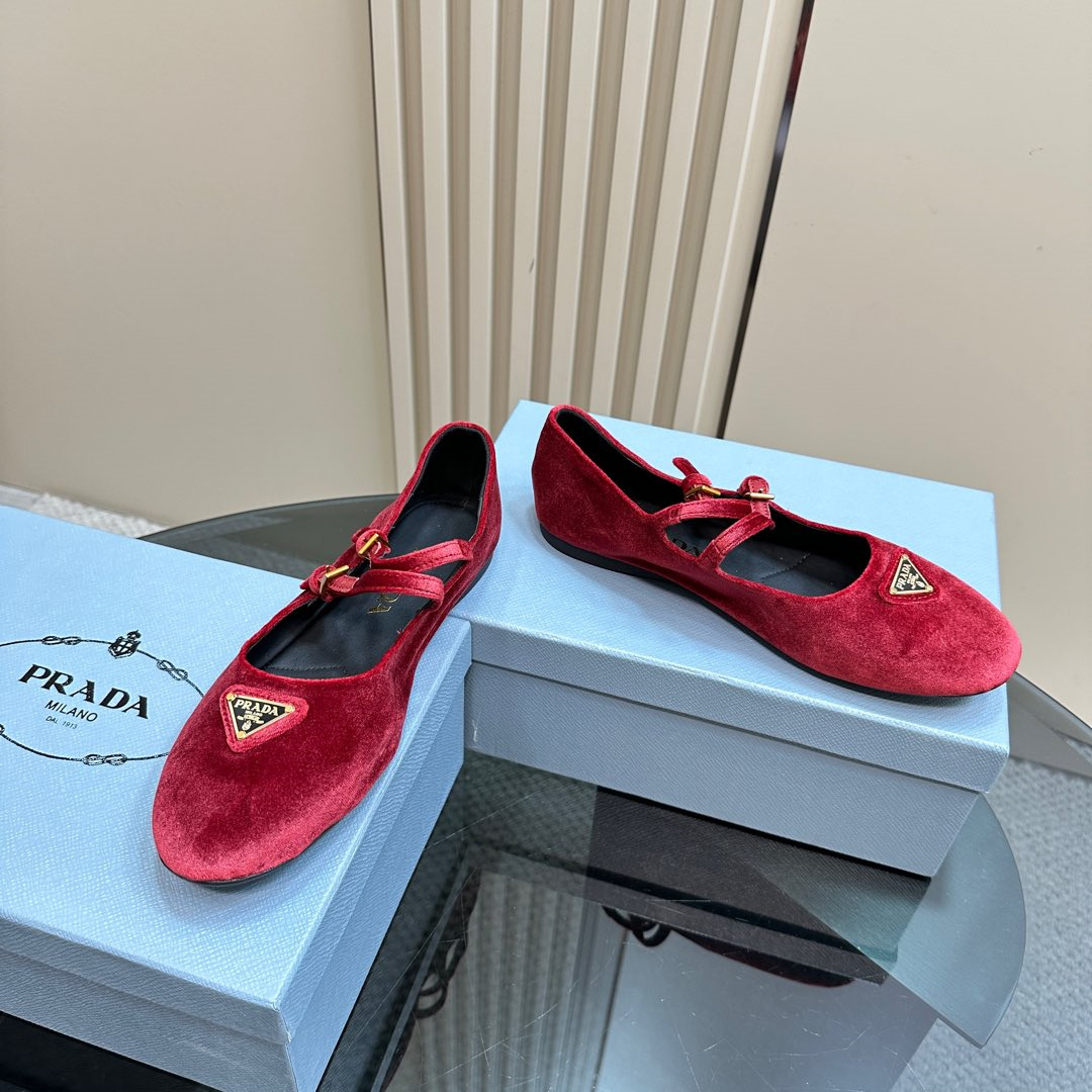 高仿Prada*1F793R圓頭塔扣瑪麗珍鞋絨面紅色免檢版