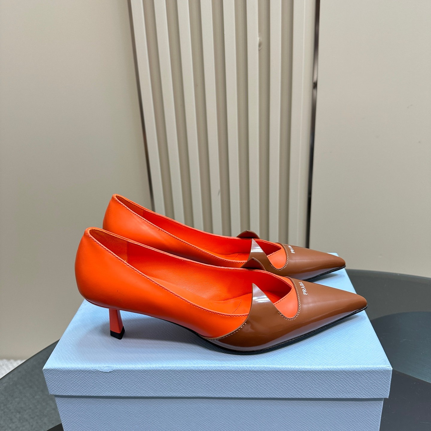 高仿Prada*1I976D尖頭走秀款高踭鞋5.5CM橙色免檢版