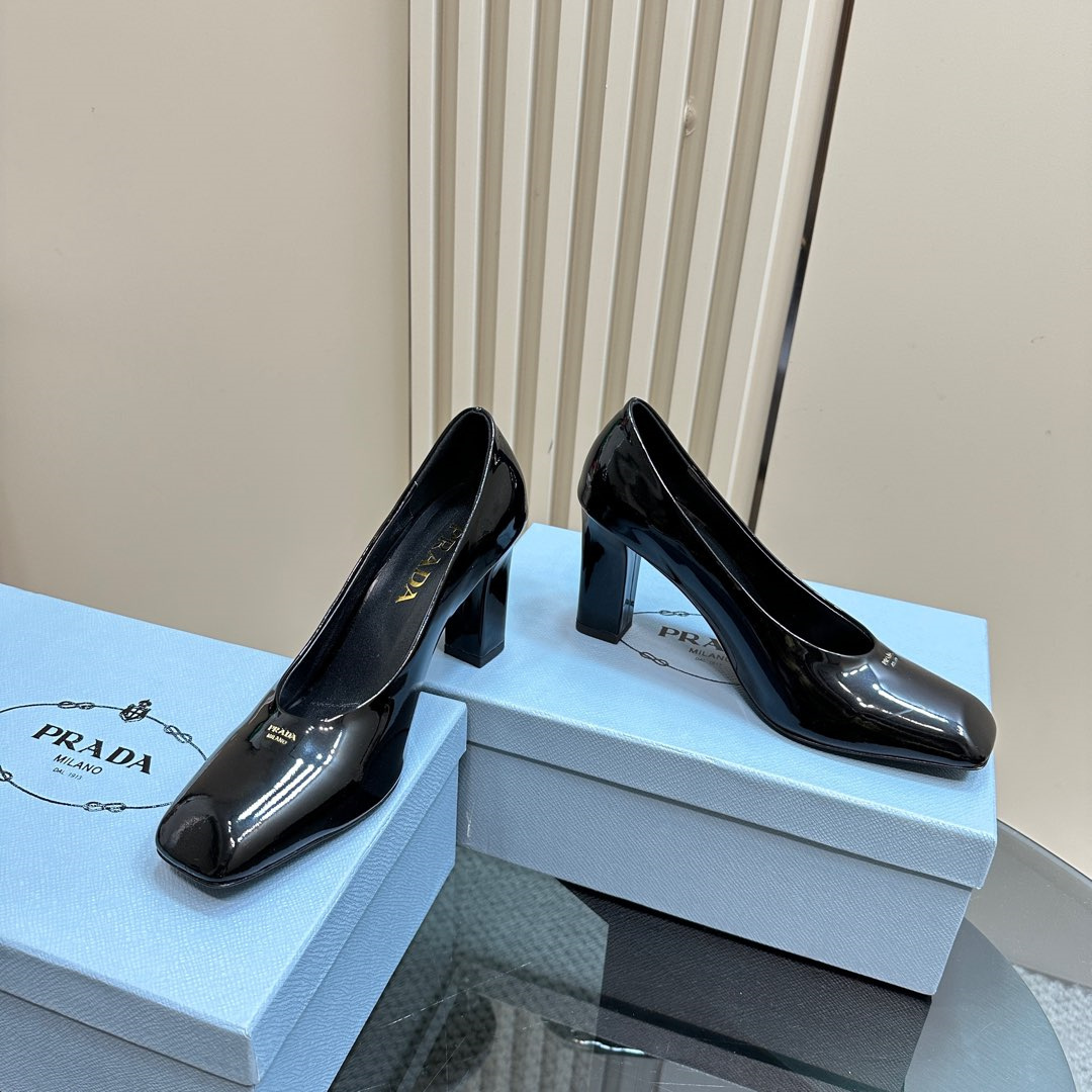 高仿Prada*1I837N方頭粗跟高踭鞋8.5CM漆皮黑色免檢版