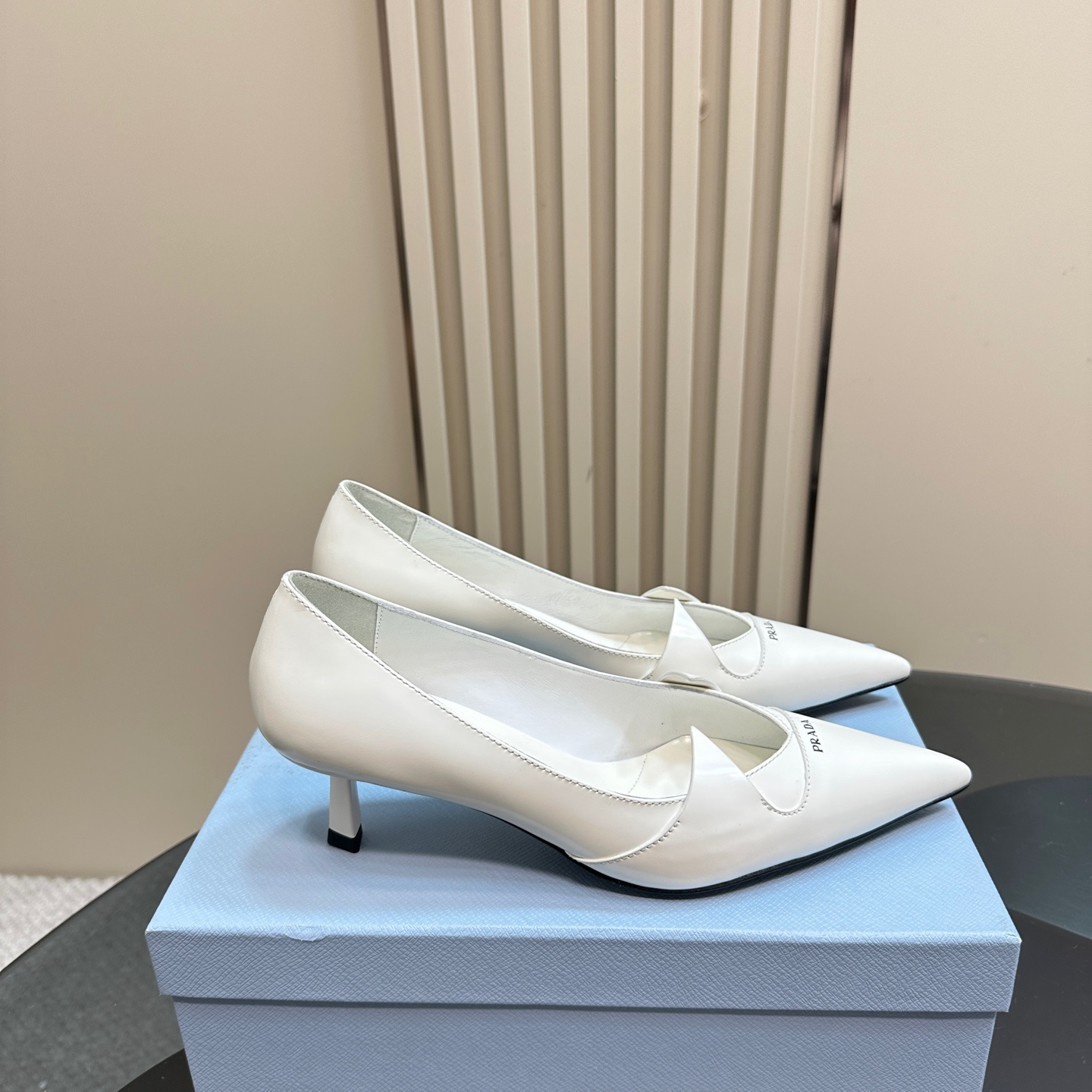 高仿Prada*1I976M尖頭走秀款高踭鞋5.5CM白色免檢版