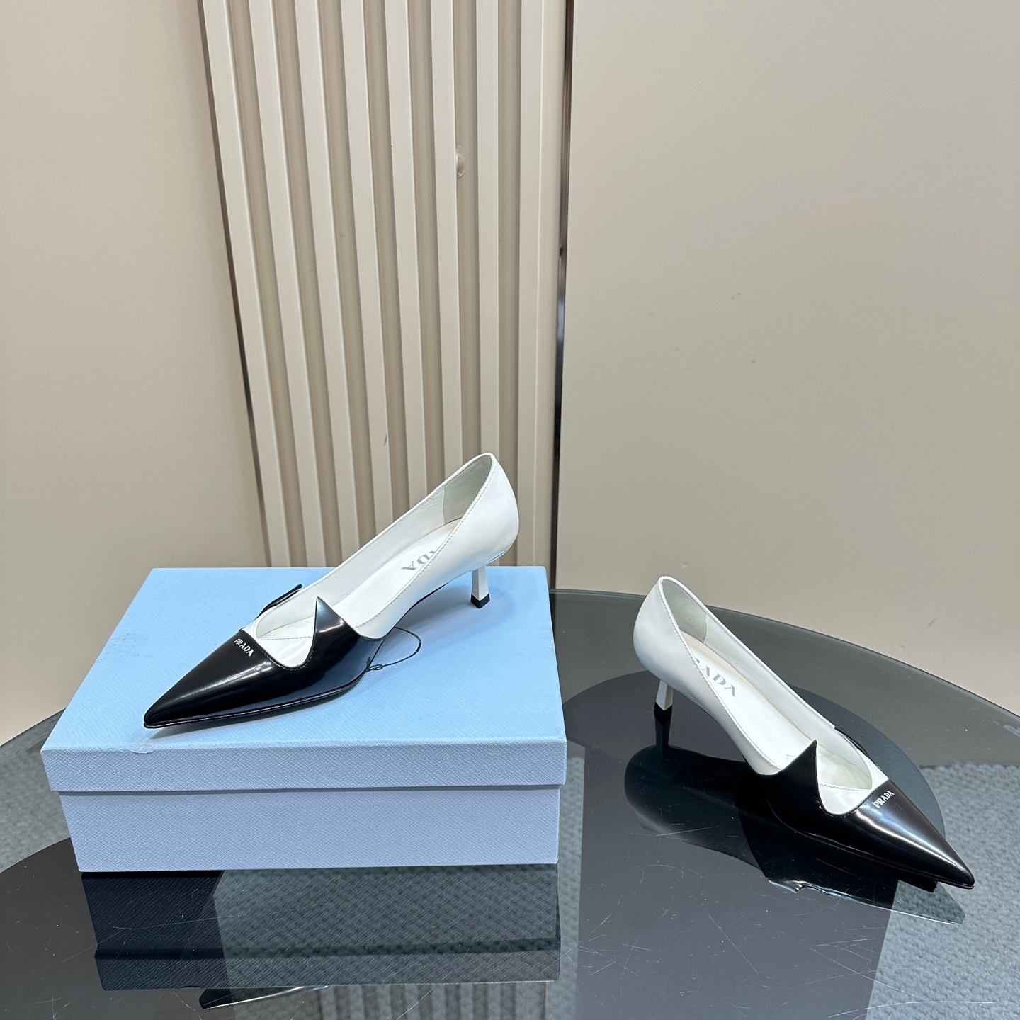 高仿Prada*1I976E尖頭走秀款高踭鞋5.5CM黑白色免檢版