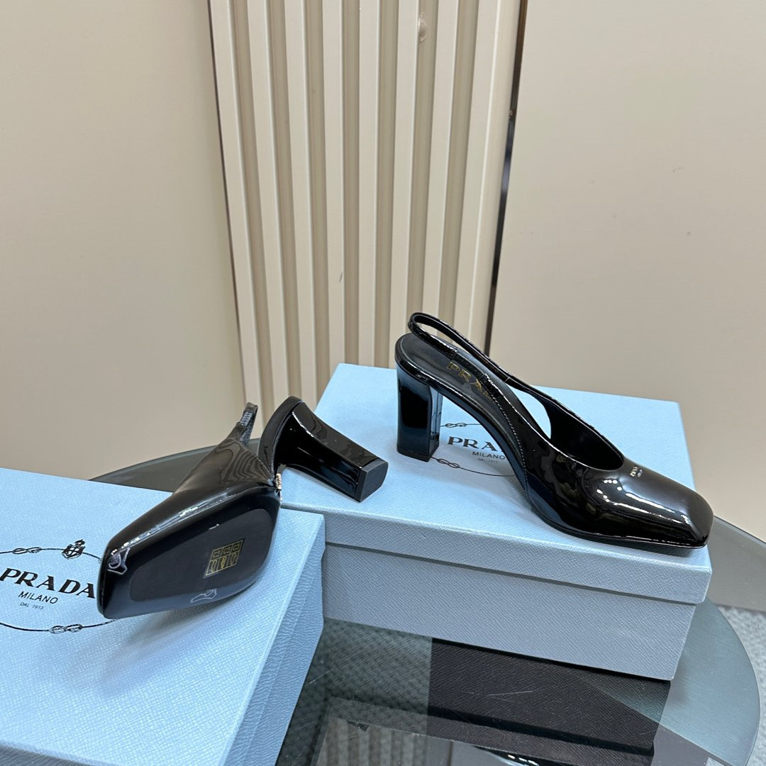 高仿Prada*1I838N方頭粗踭露跟鞋8.5CM漆皮黑色免檢版