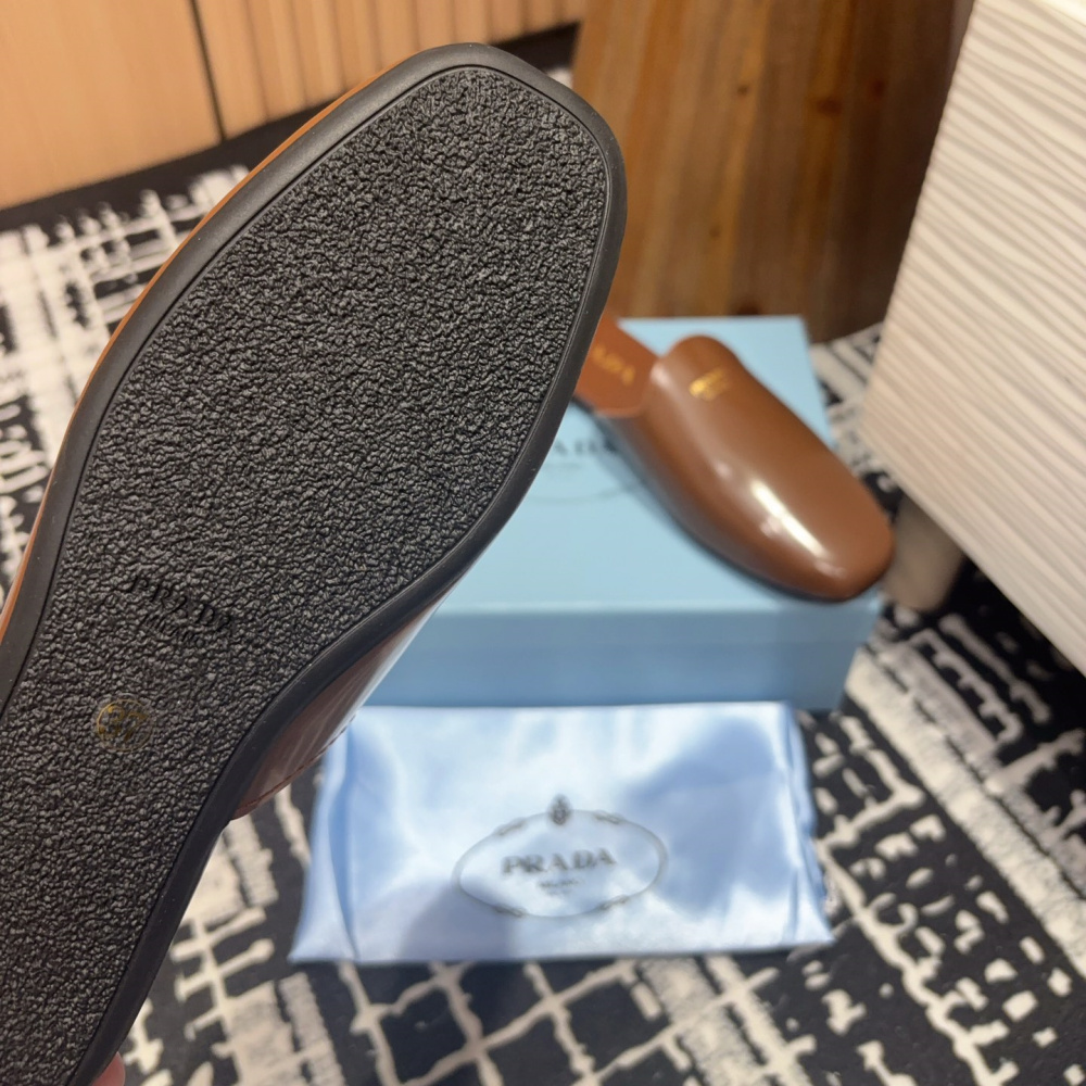 高仿Prada*2S2986圓頭皮質休閒套腳拖鞋棕色免檢版