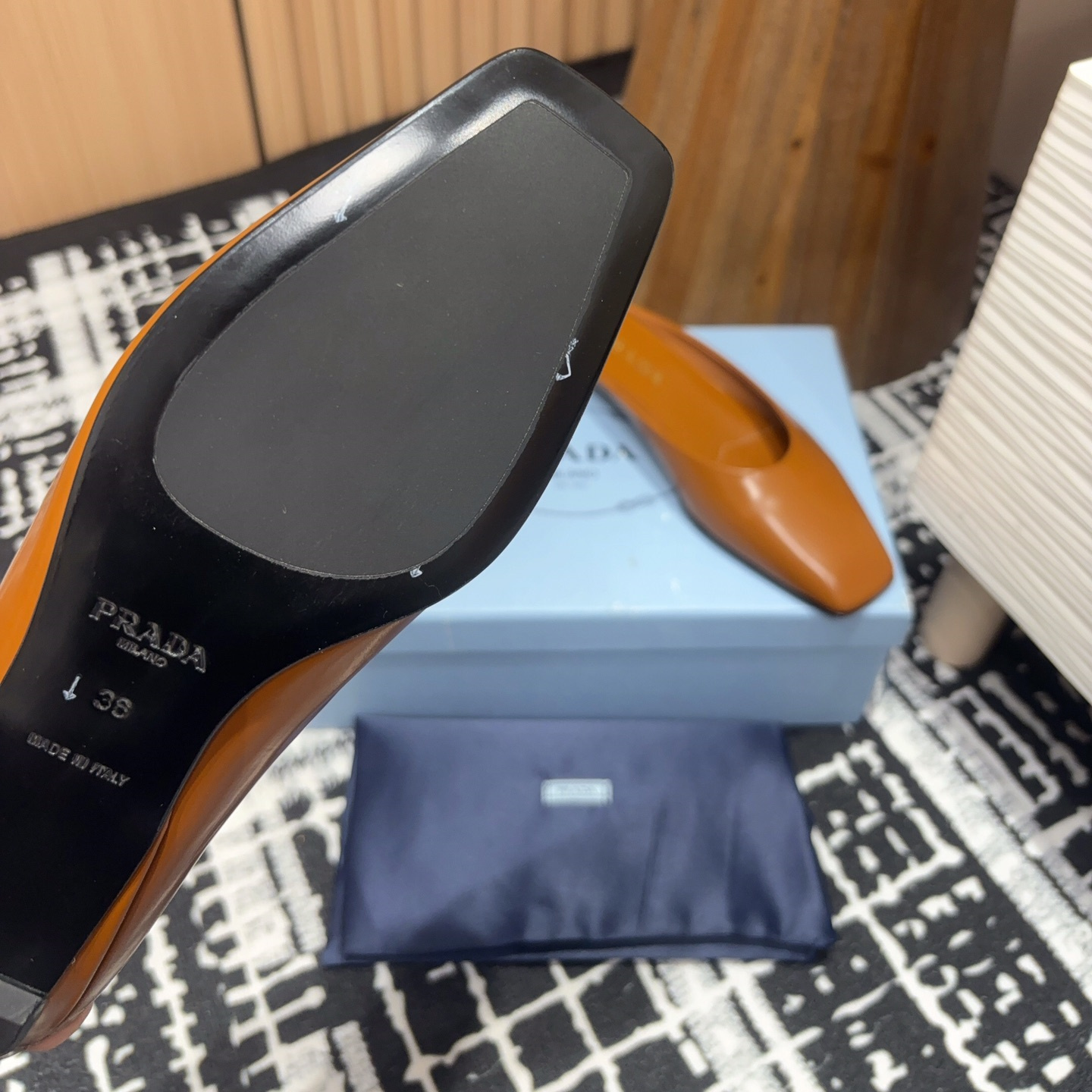 高仿Prada*1S825B方頭皮質休閒拖鞋棕色免檢版