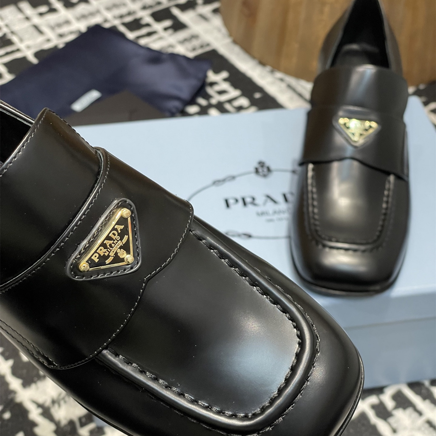 高仿Prada*1D831A方頭套腳樂福鞋3.5CM小牛皮黑色免檢版
