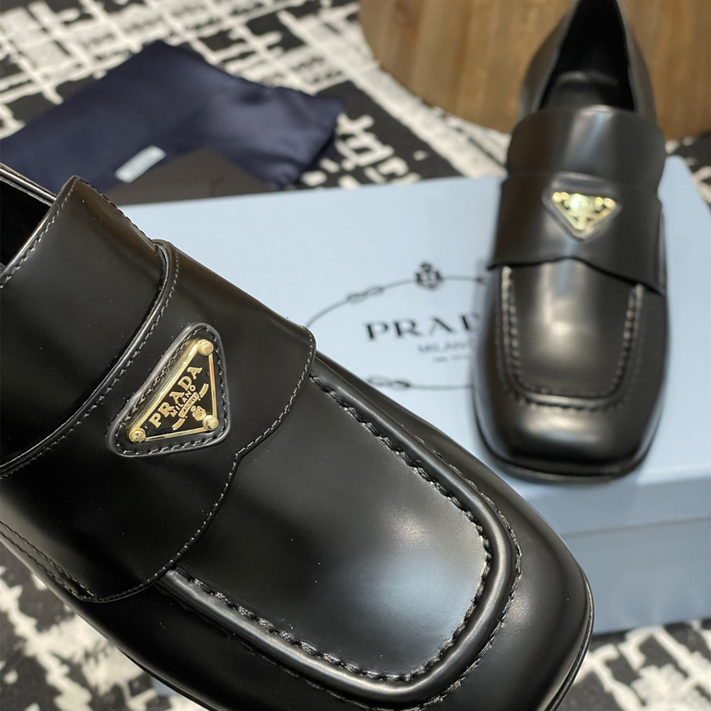 高仿Prada*1D831A方頭套腳樂福鞋3.5CM小牛皮黑色免檢版