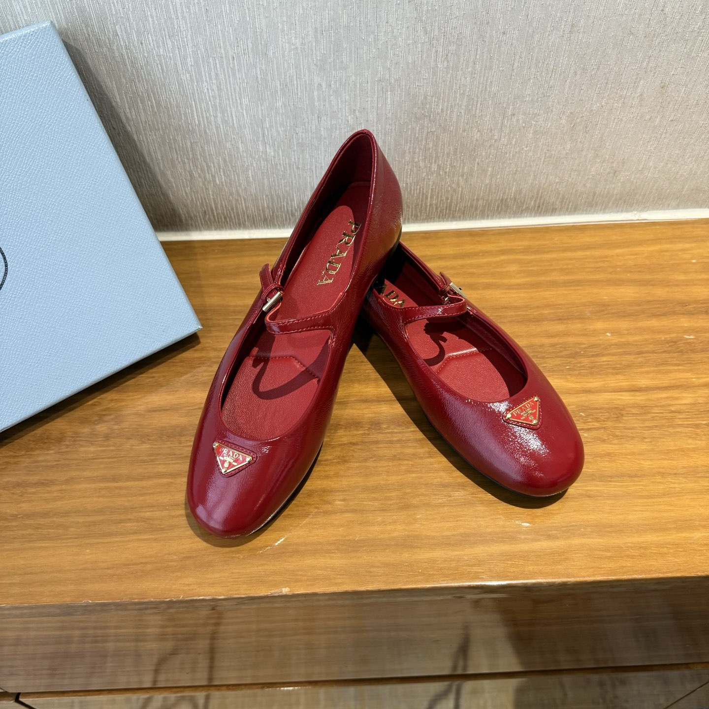 高仿Prada*NewArrival系列1F793A平底瑪麗珍鞋漆皮紅色免檢版