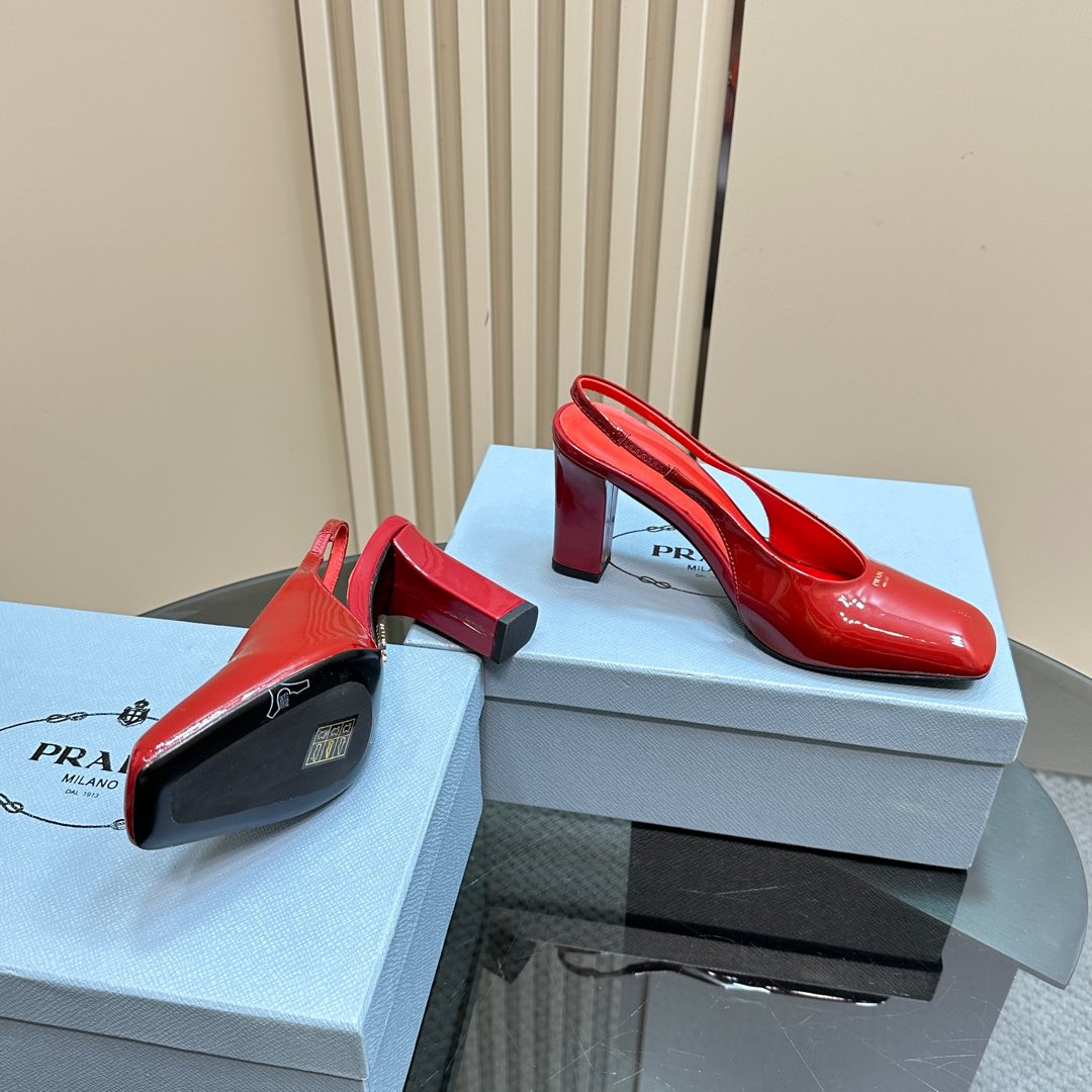 高仿Prada*1I838C方頭粗踭露跟鞋8.5CM漆皮紅色免檢版