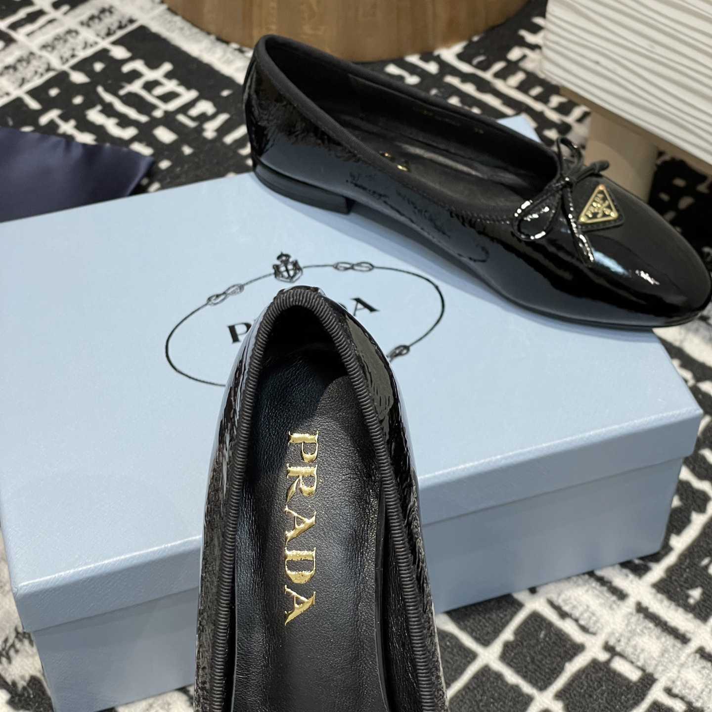 高仿Prada*Patent系列1F798M蝴蝶結圓頭單鞋漆皮黑色免檢版