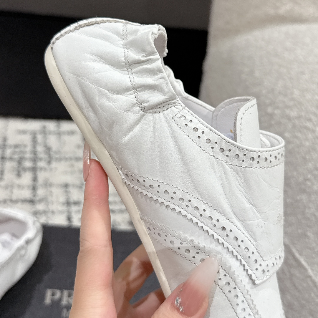 高仿Prada*2EG469C小牛皮懶人鞋白色免檢版