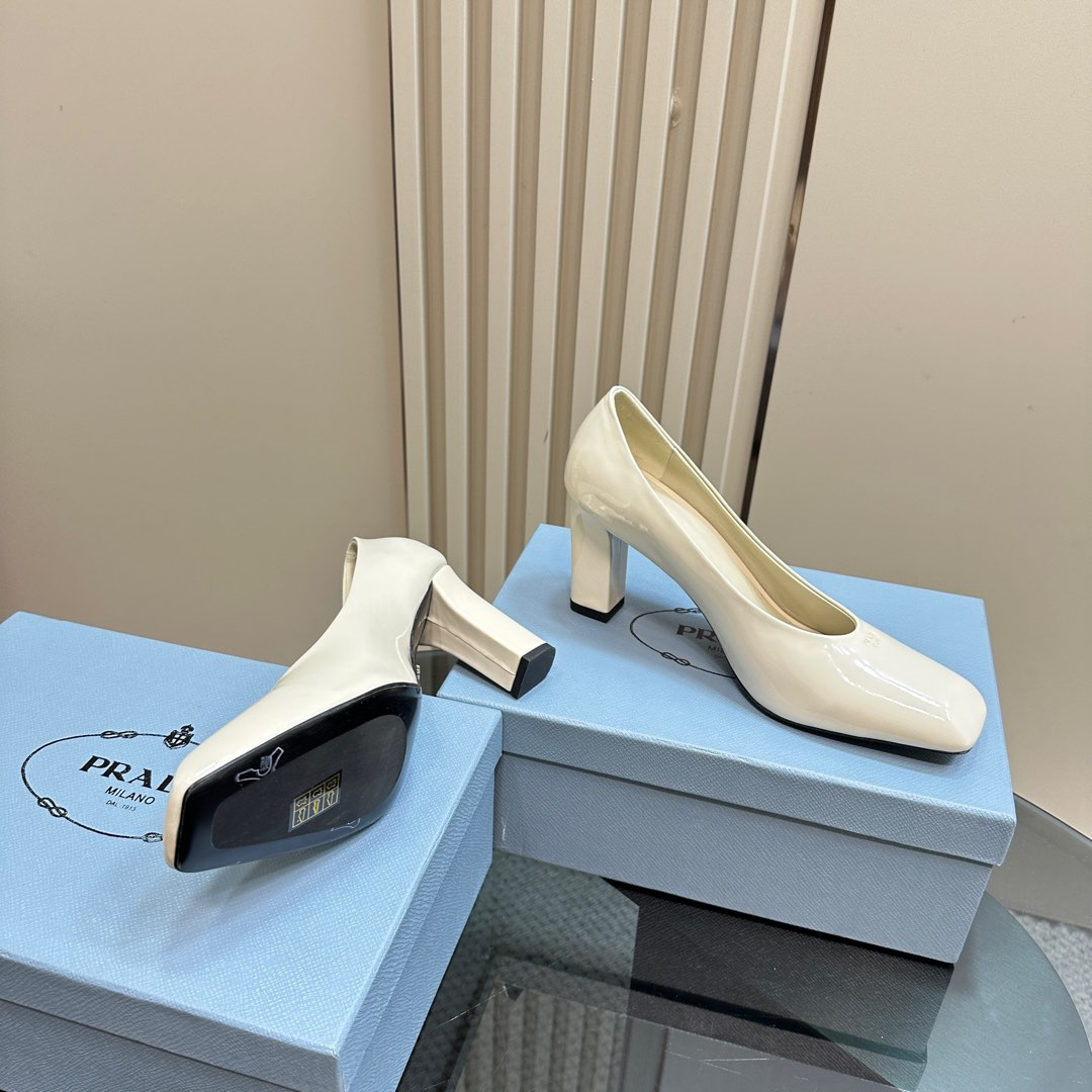 高仿Prada*1I837M方頭粗跟高踭鞋8.5CM漆皮白色免檢版