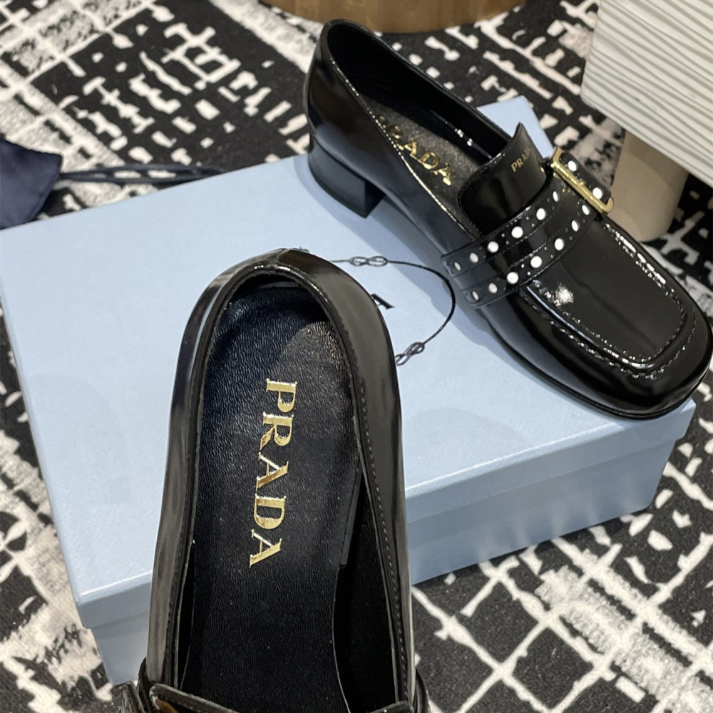 高仿Prada*1D831M方頭套腳樂福鞋3.5CM漆皮黑色免檢版