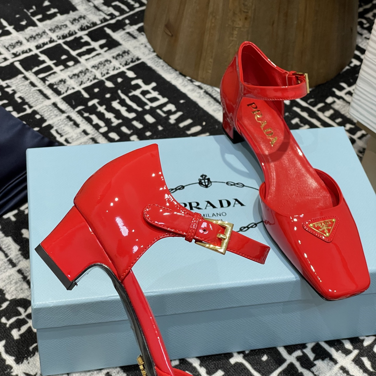 高仿Prada*1l325N方頭粗跟涼鞋3.5CM紅色免檢版