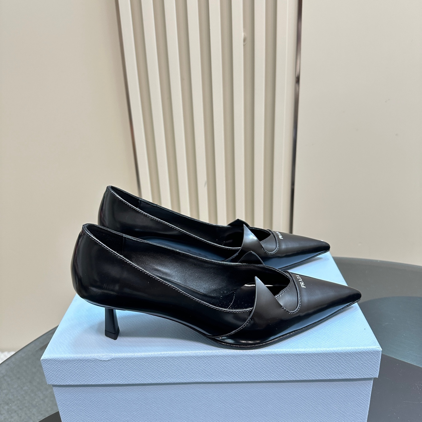 高仿Prada*1I976N尖頭走秀款高踭鞋5.5CM黑色免檢版