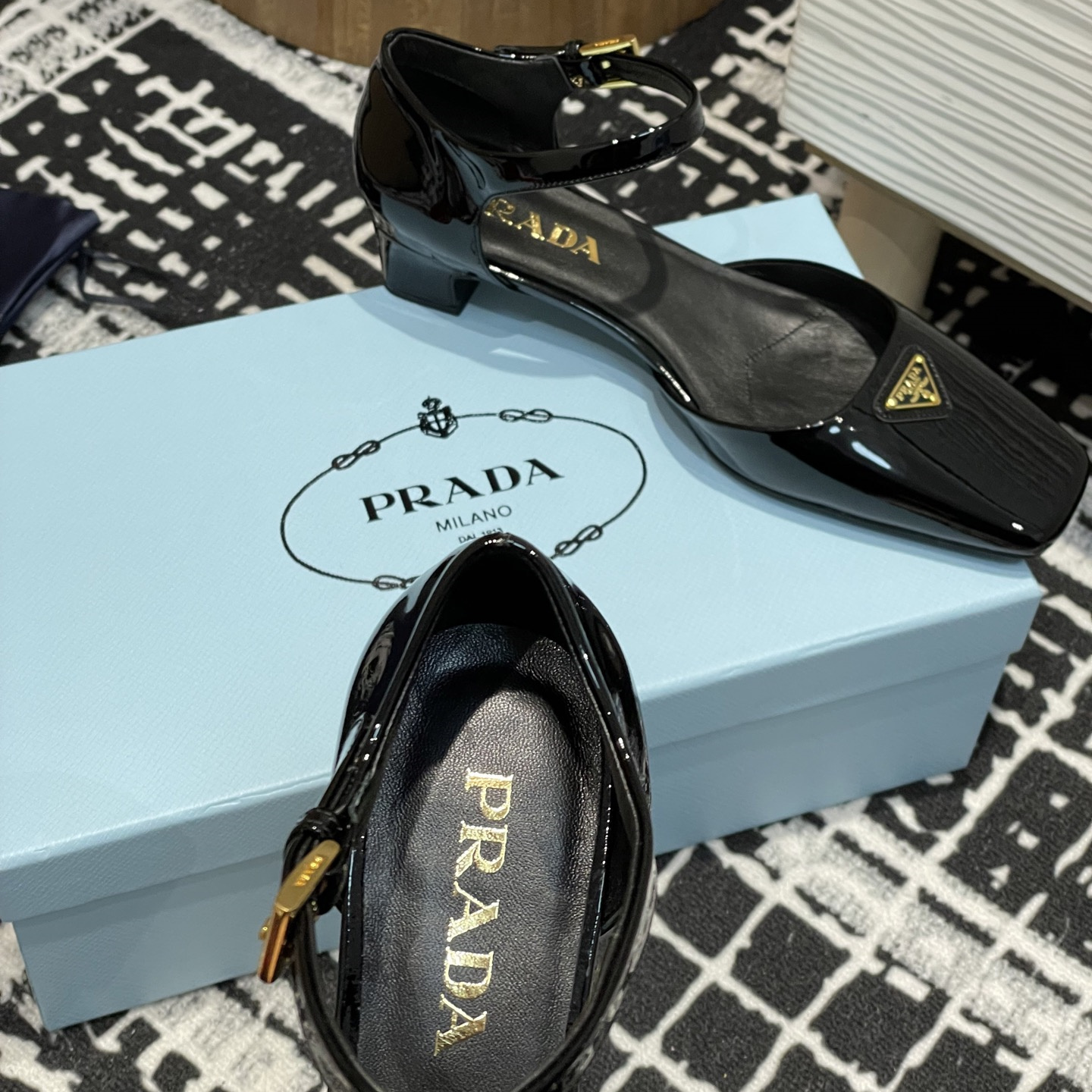 高仿Prada*1l601N方頭粗跟涼鞋3.5CM黑色免檢版