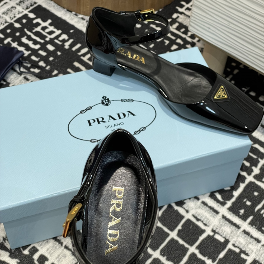 高仿Prada*1l601N方頭粗跟涼鞋3.5CM黑色免檢版