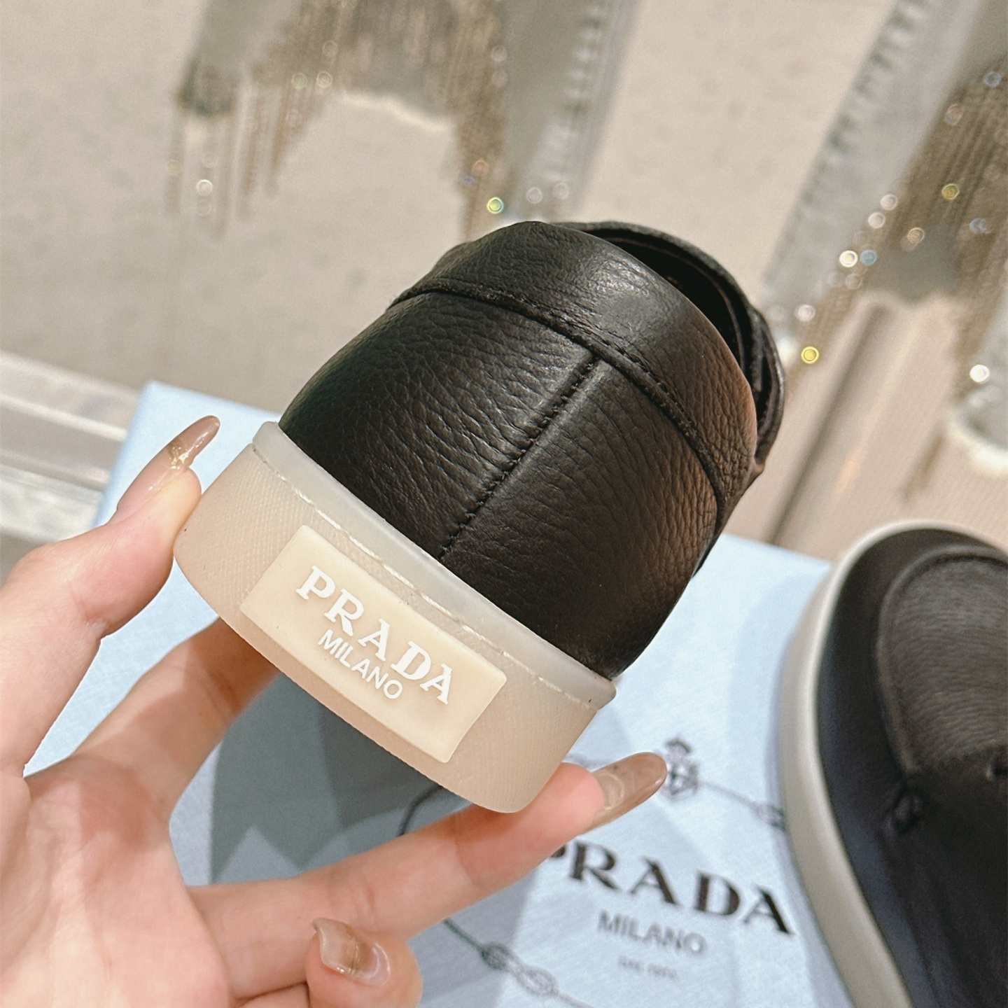 高仿Prada*2EE397A男女同款復古商務鞋黑色免檢版