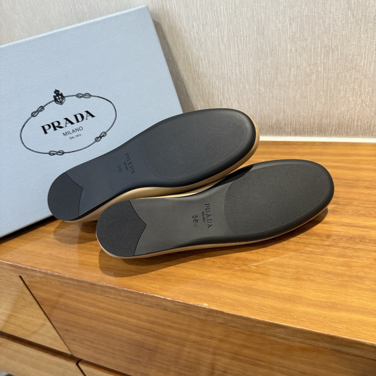 高仿Prada*NewArrival系列1F567M平底瑪麗珍鞋小牛皮膚色免檢版