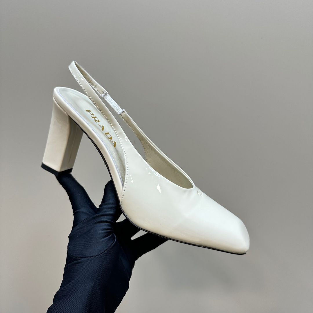 高仿Prada*1I838B方頭粗踭露跟鞋8.5CM漆皮白色免檢版