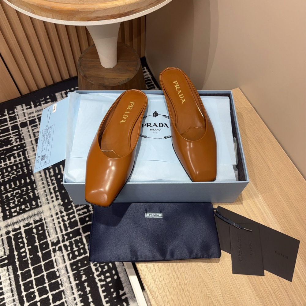 高仿Prada*1S825B方頭皮質休閒拖鞋棕色免檢版