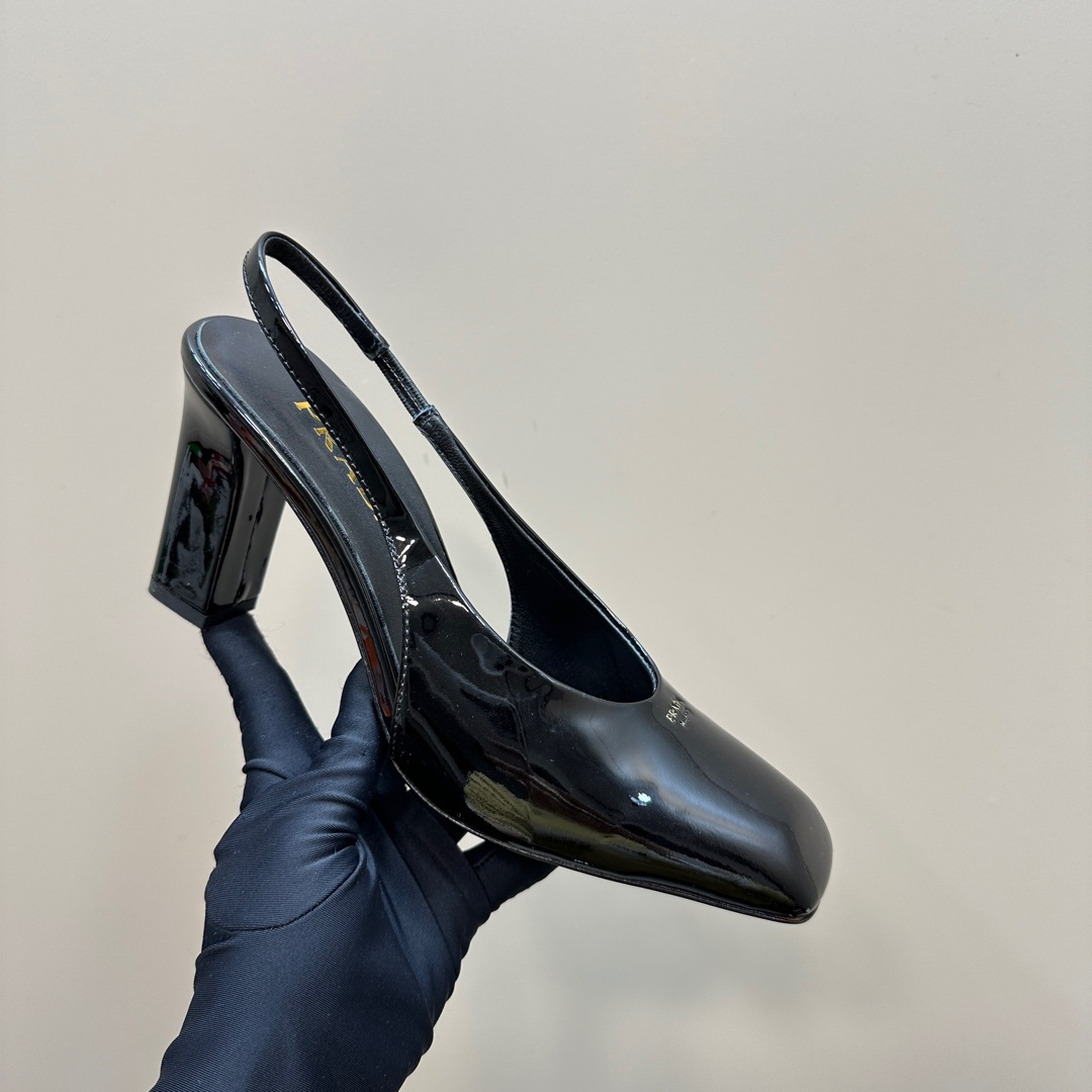 高仿Prada*1I838N方頭粗踭露跟鞋8.5CM漆皮黑色免檢版