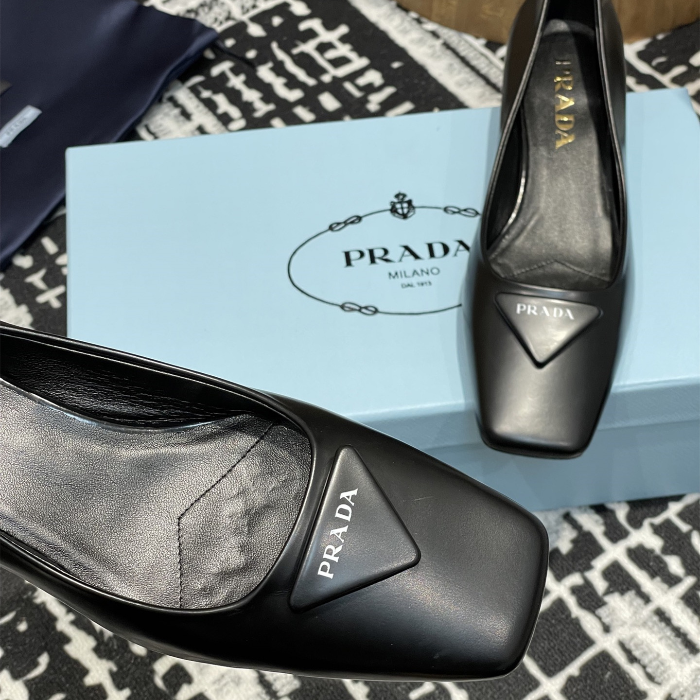 高仿Prada*1l628N方頭粗跟單鞋3.5CM黑色免檢版