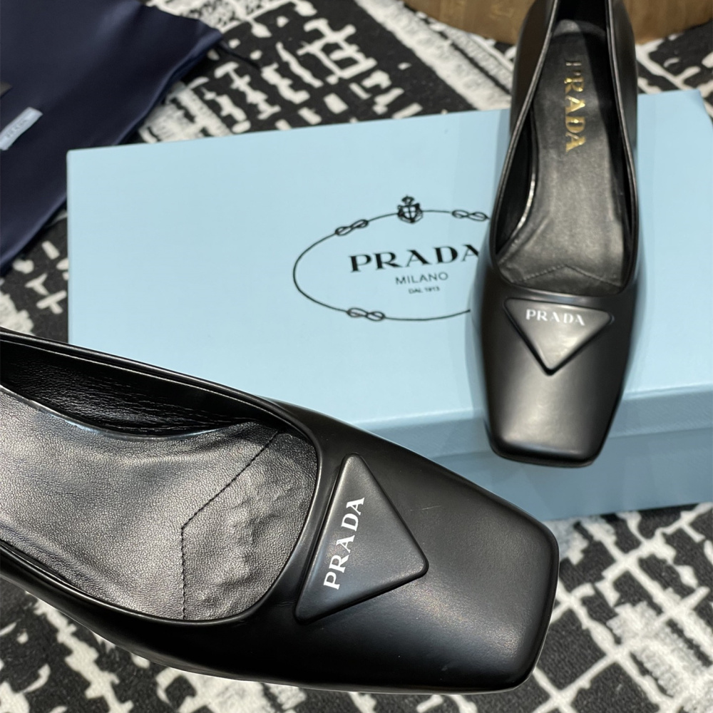 高仿Prada*1l628N方頭粗跟單鞋3.5CM黑色免檢版