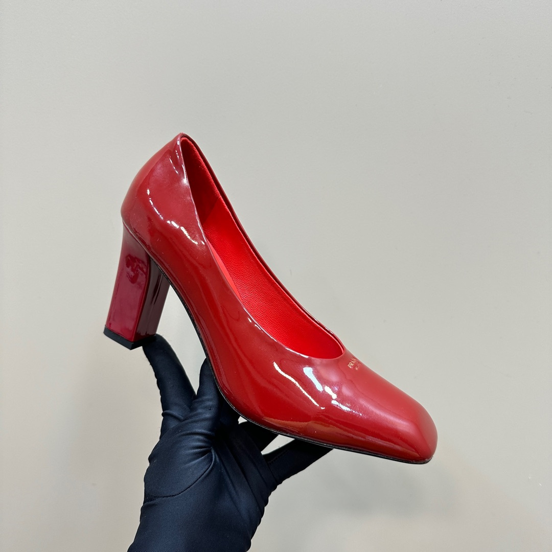 高仿Prada*1I837B方頭粗跟高踭鞋8.5CM漆皮紅色免檢版