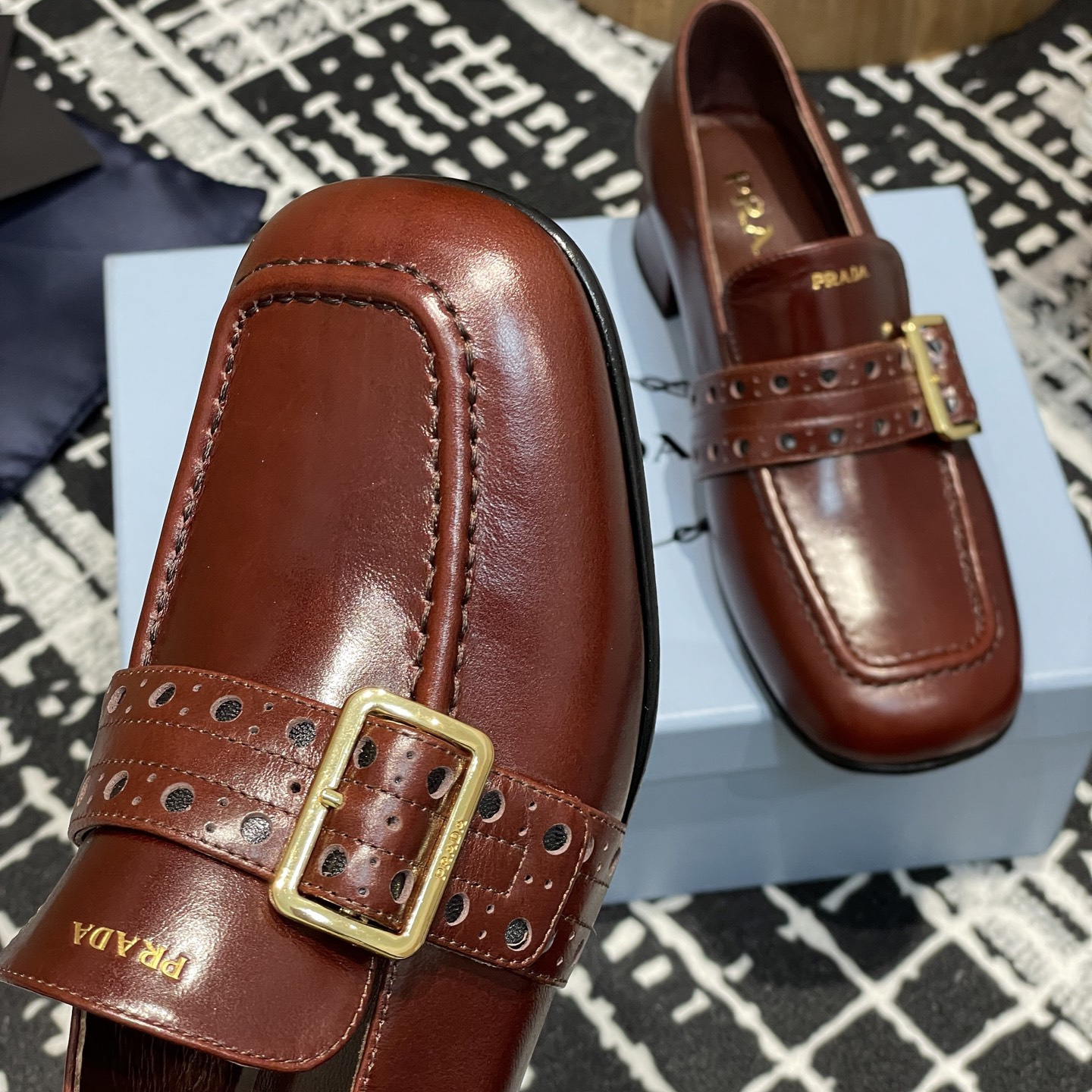 高仿Prada*1D831B方頭套腳樂福鞋3.5CM小牛皮棕色免檢版