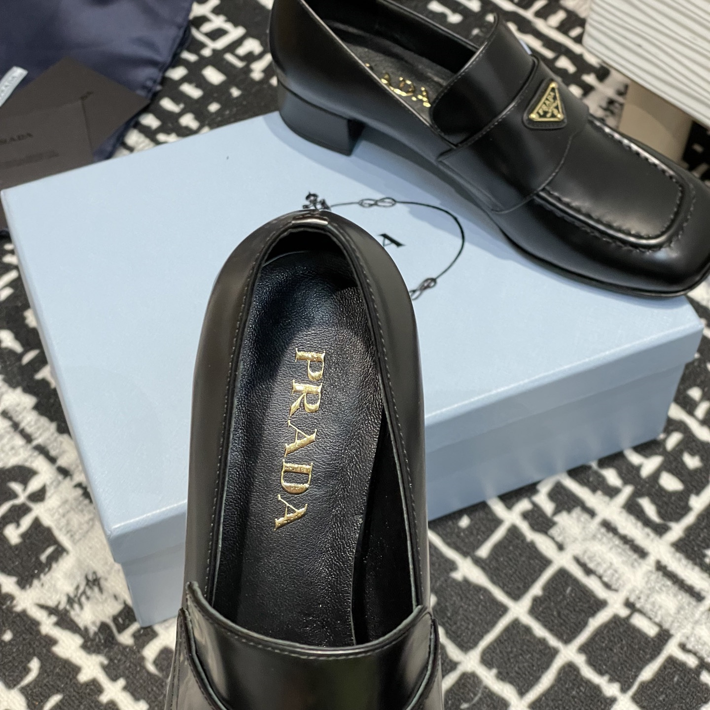 高仿Prada*1D831A方頭套腳樂福鞋3.5CM小牛皮黑色免檢版