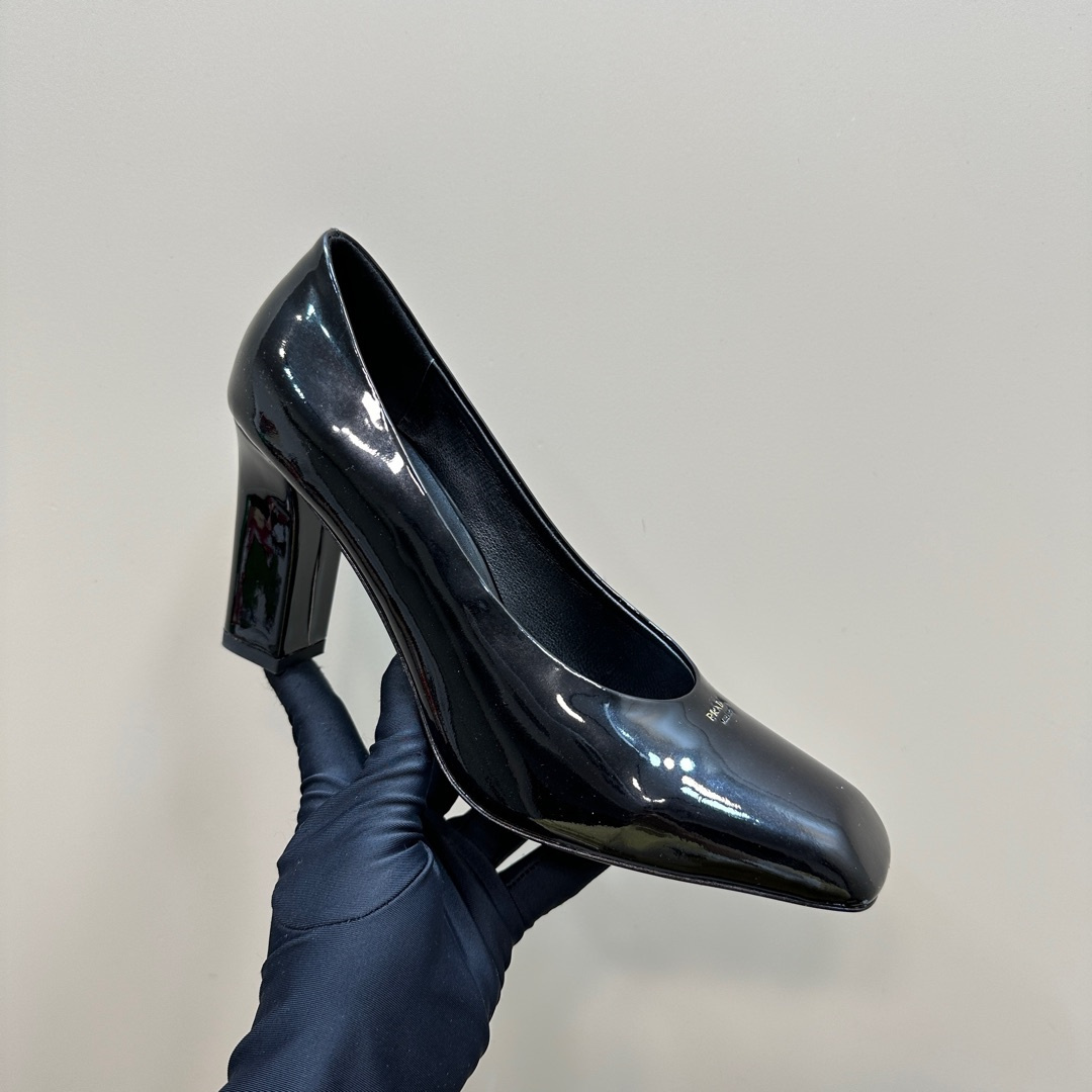 高仿Prada*1I837N方頭粗跟高踭鞋8.5CM漆皮黑色免檢版