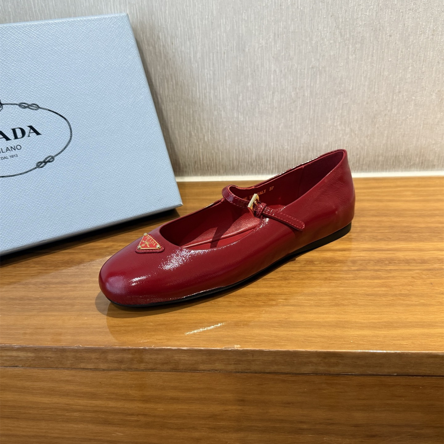 高仿Prada*NewArrival系列1F793A平底瑪麗珍鞋漆皮紅色免檢版