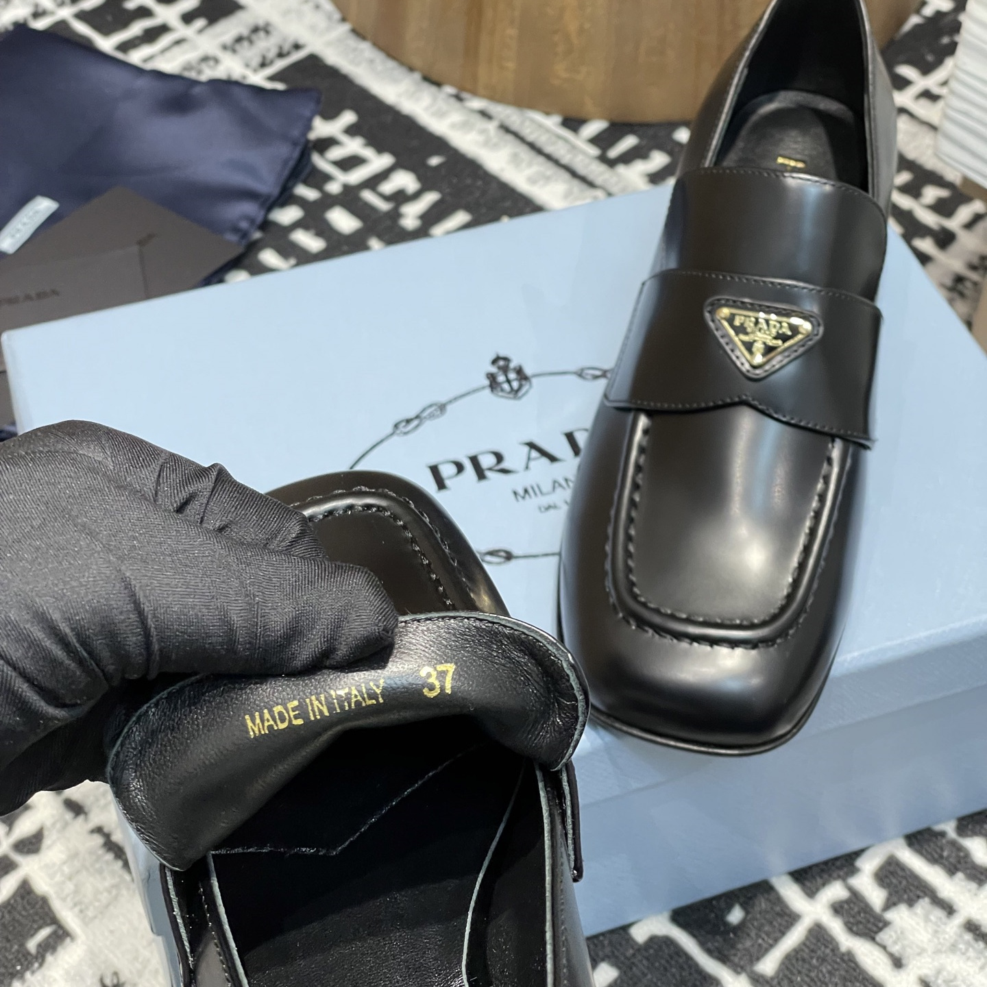 高仿Prada*1D831A方頭套腳樂福鞋3.5CM小牛皮黑色免檢版