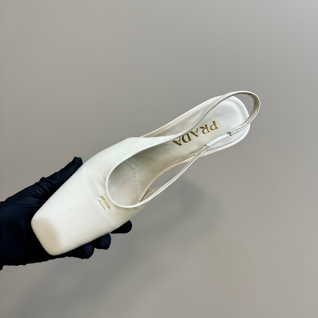 高仿Prada*1I838B方頭粗踭露跟鞋8.5CM漆皮白色免檢版