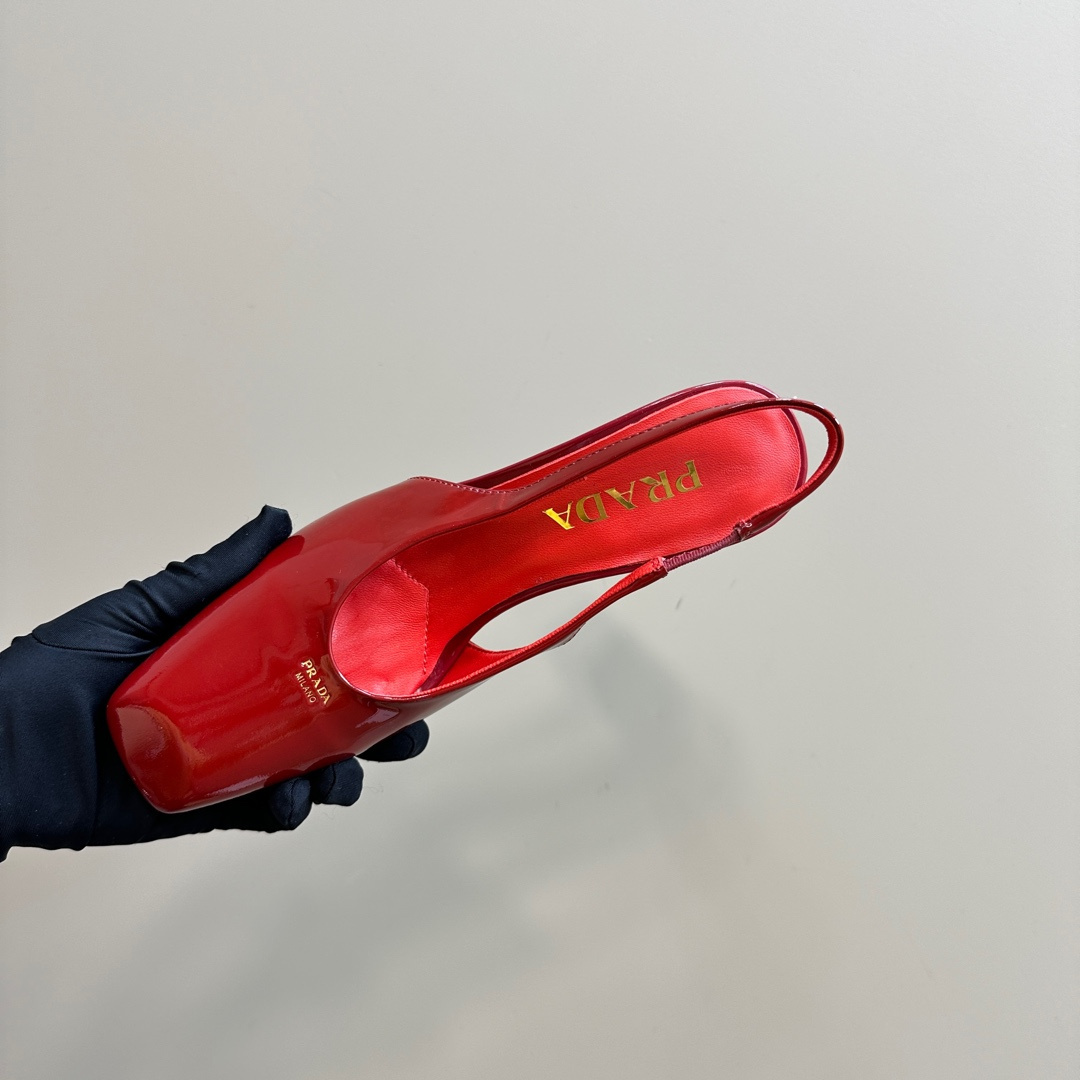 高仿Prada*1I838C方頭粗踭露跟鞋8.5CM漆皮紅色免檢版