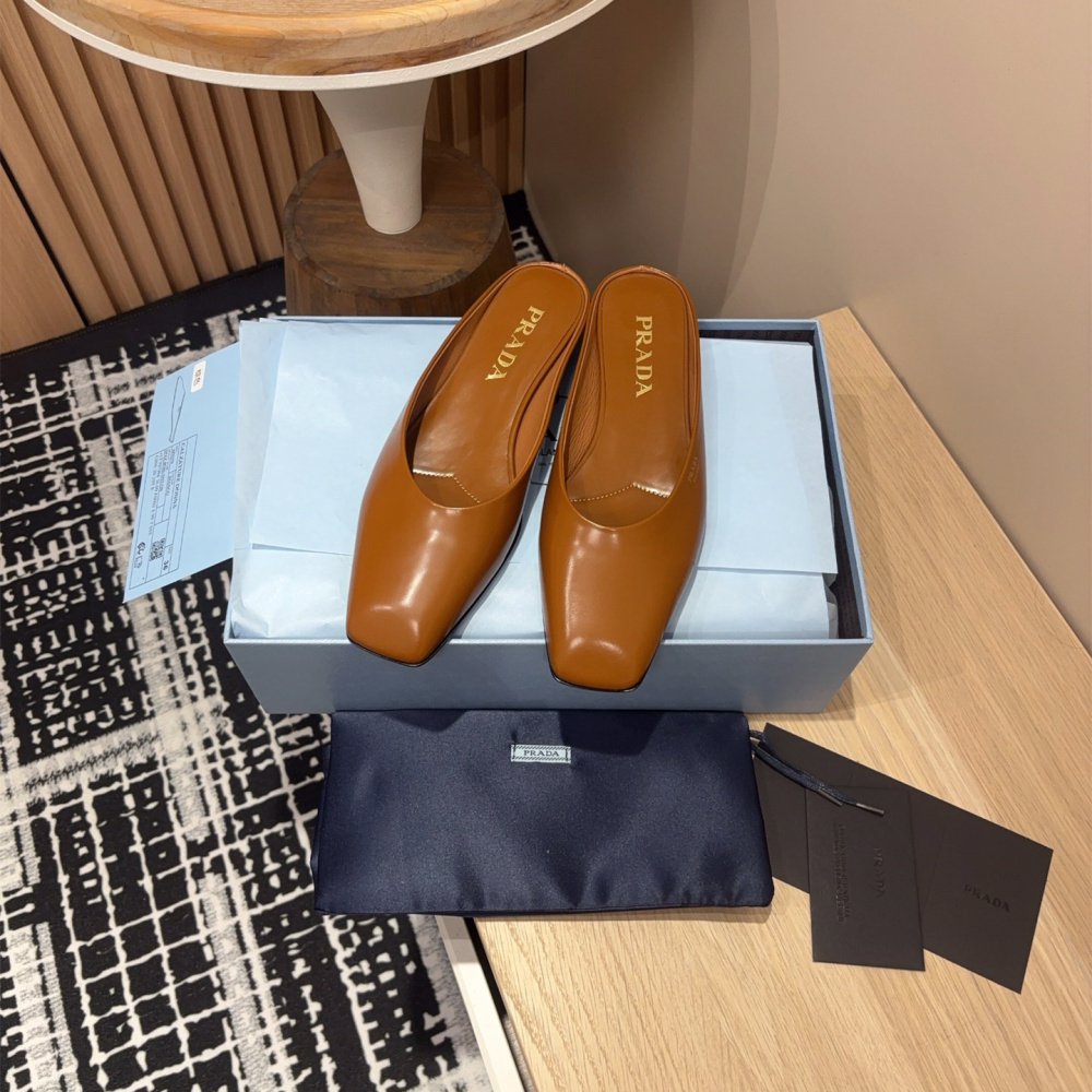 高仿Prada*1S825B方頭皮質休閒拖鞋棕色免檢版