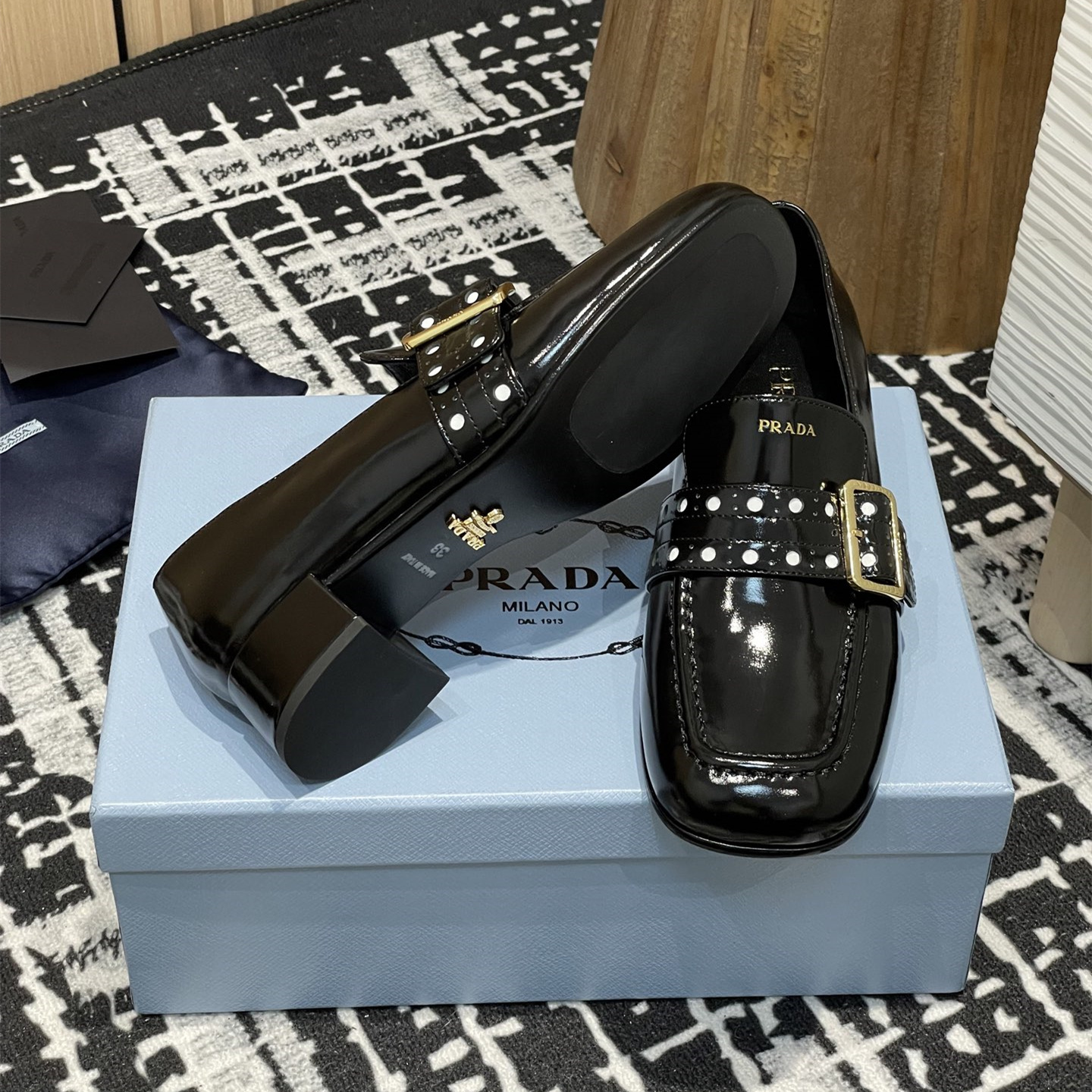 高仿Prada*1D831M方頭套腳樂福鞋3.5CM漆皮黑色免檢版