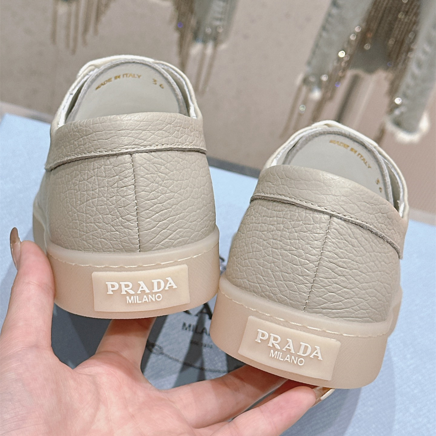 高仿Prada*2EE397C男女同款復古商務鞋灰色免檢版